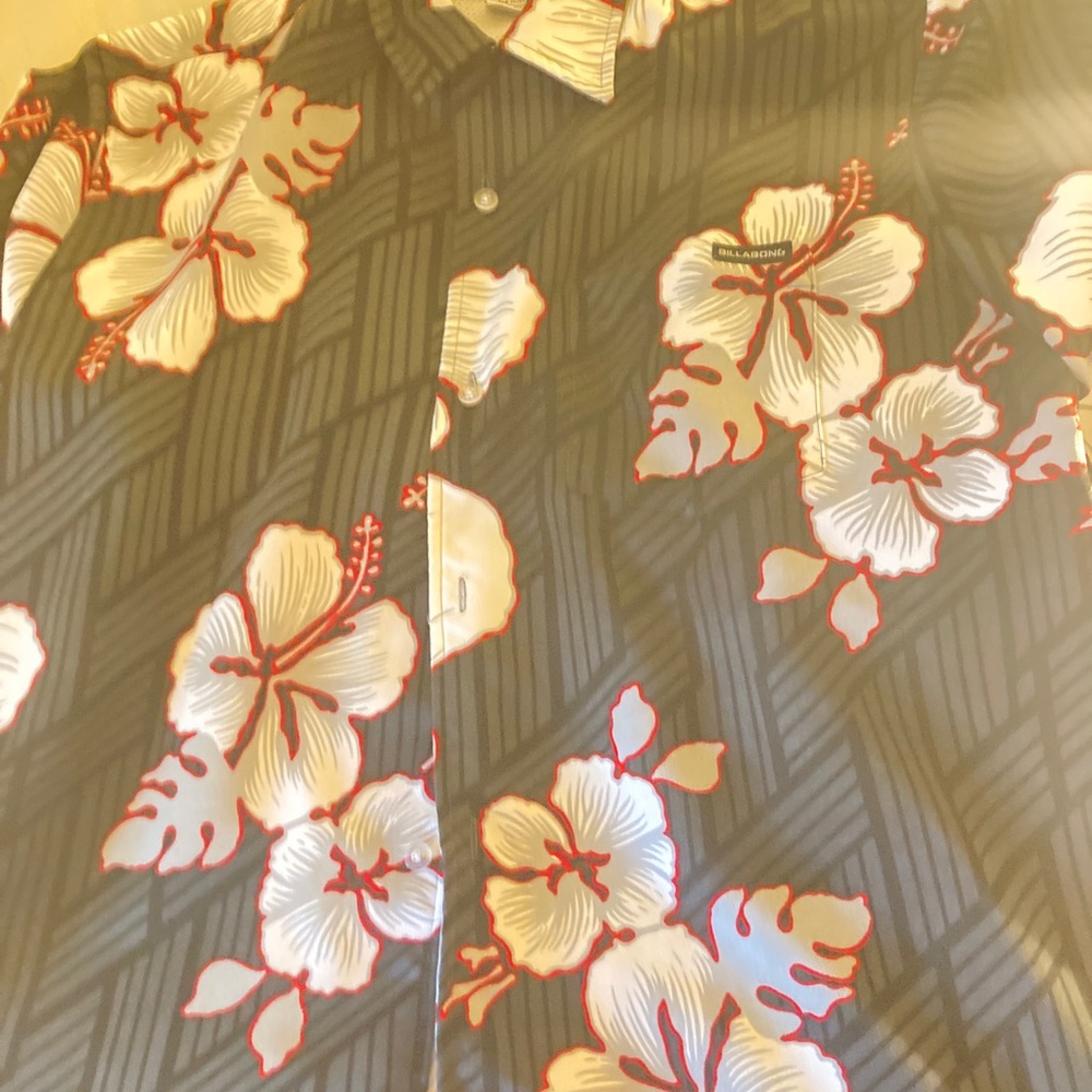Billabong button up shirt sleeve flower print